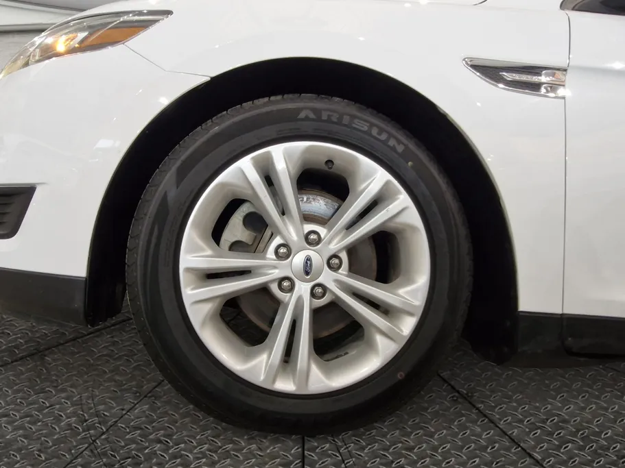 2018 Ford Taurus SE 
