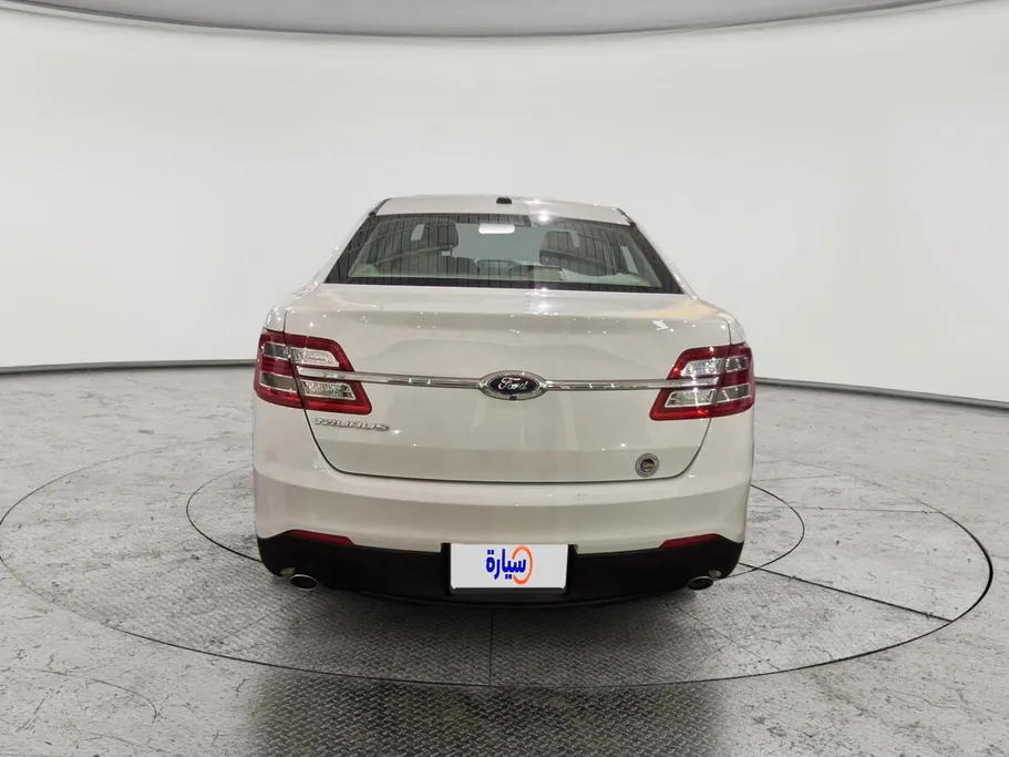 2018 Ford Taurus SE 