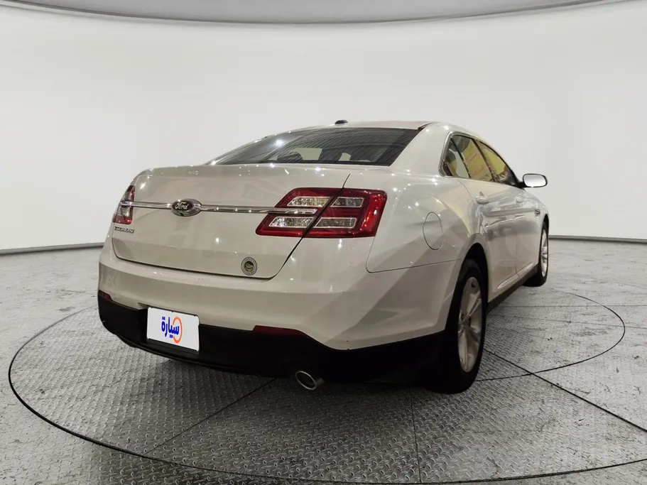 2018 Ford Taurus SE 