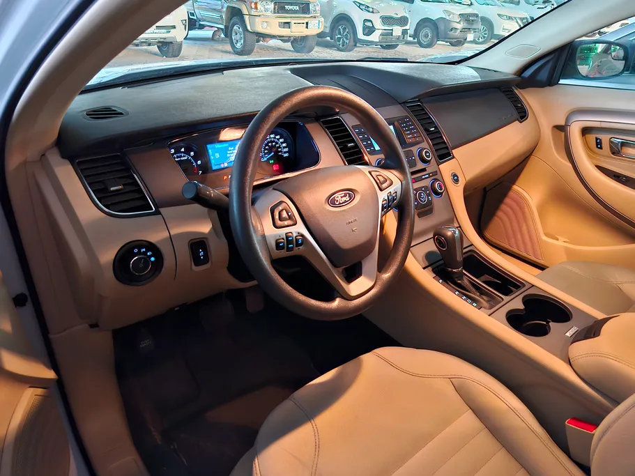 2018 Ford Taurus SE 
