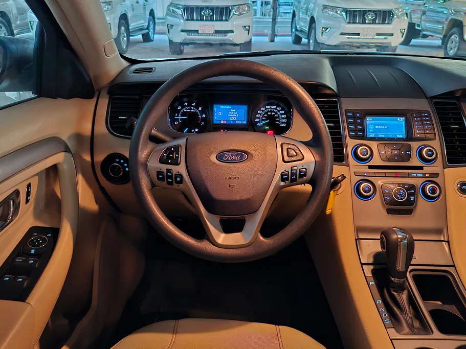 2018 Ford Taurus SE 