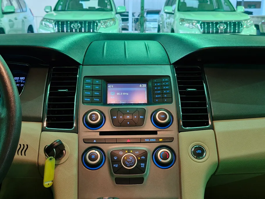 2018 Ford Taurus SE 
