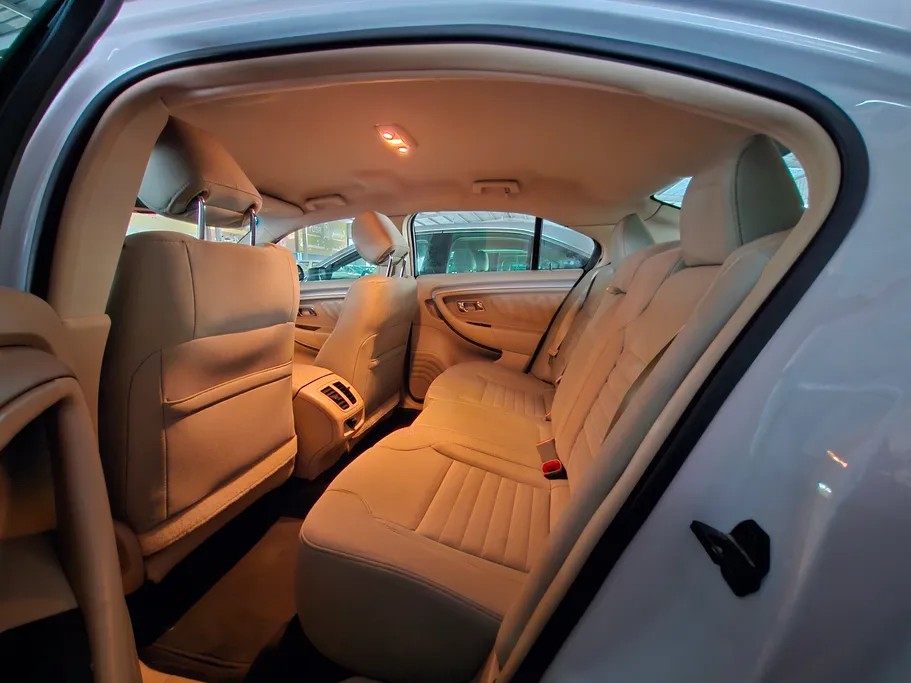 2018 Ford Taurus SE 