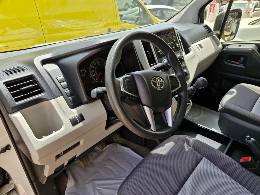 2023 Toyota Haice ركاب 