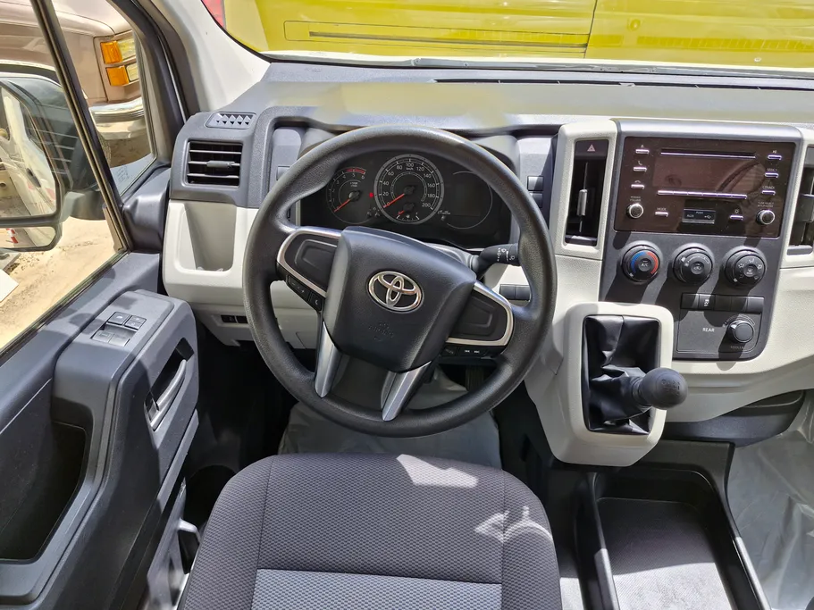 2023 Toyota Haice ركاب 