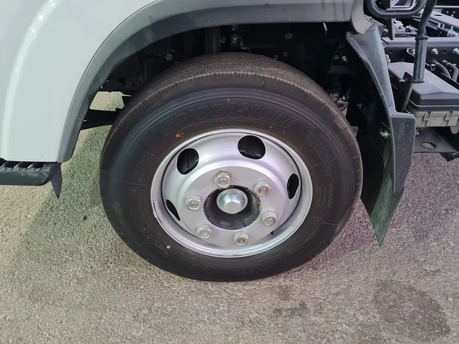 2025 Isuzu Dyna شاص قصير 