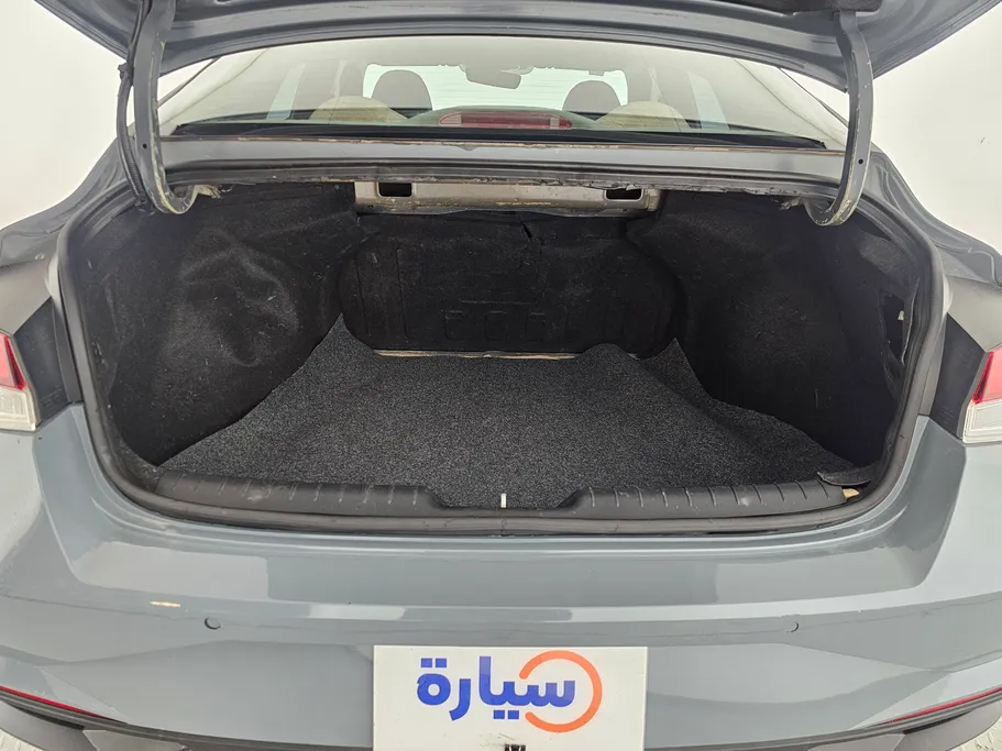 2022 Hyundai Elantra Smart 