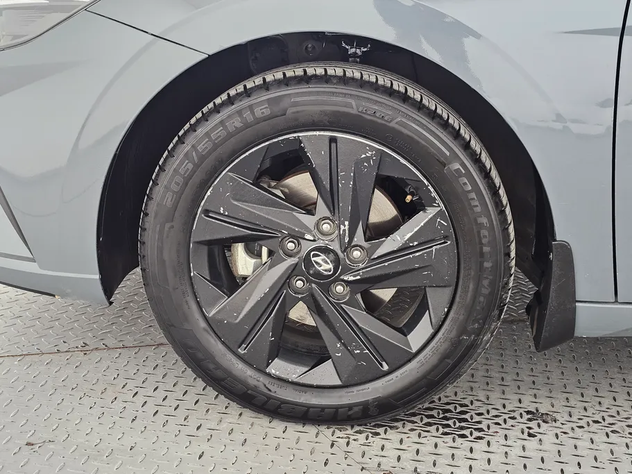2022 Hyundai Elantra Smart 