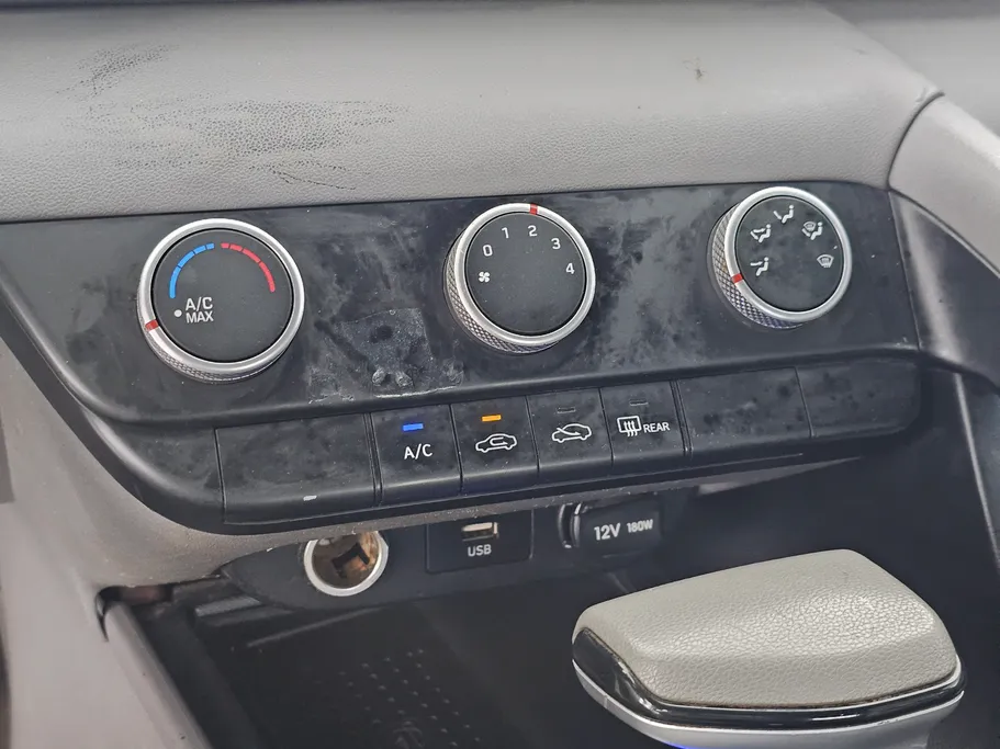 2022 Hyundai Elantra Smart 