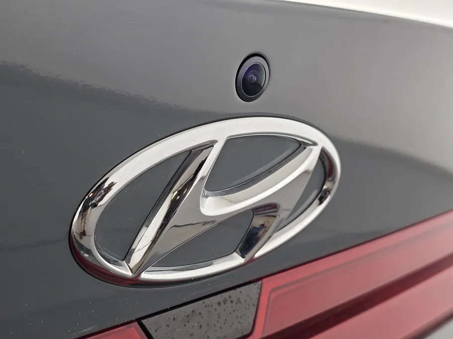 2022 Hyundai Elantra Smart 