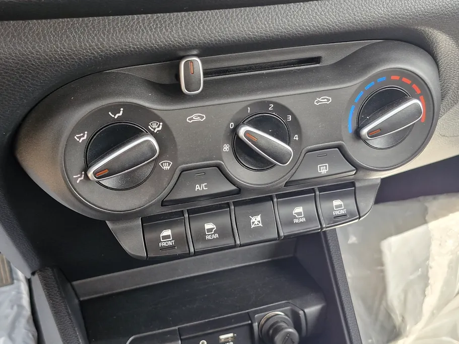 2023 Kia Pegas LX 