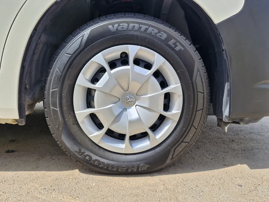 2023 Toyota Haice ركاب سقف عالي 