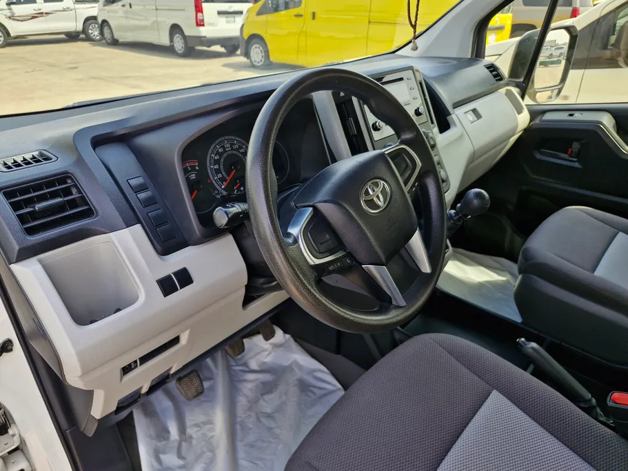 2023 Toyota Haice ركاب سقف عالي 