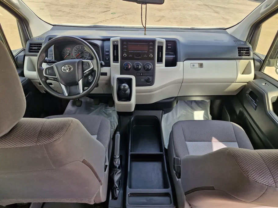 2023 Toyota Haice ركاب سقف عالي 