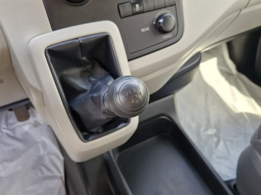 2023 Toyota Haice ركاب سقف عالي 