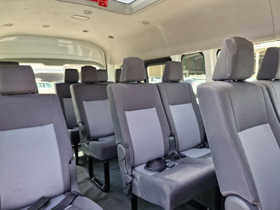 2023 Toyota Haice ركاب سقف عالي 