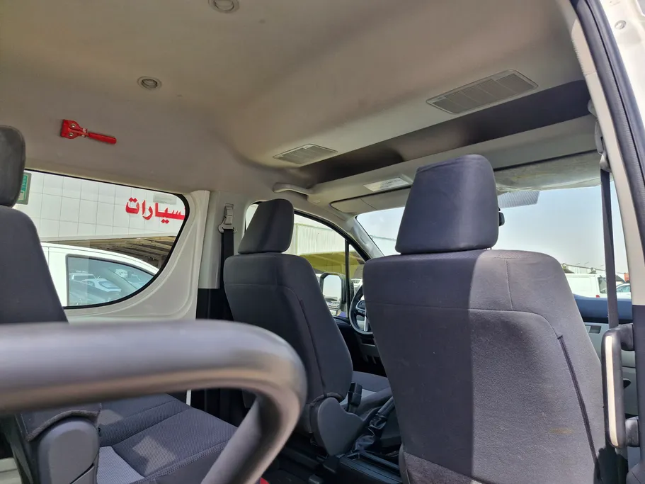 2023 Toyota Haice ركاب سقف عالي 