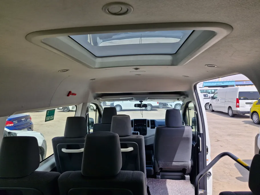2023 Toyota Haice ركاب سقف عالي 