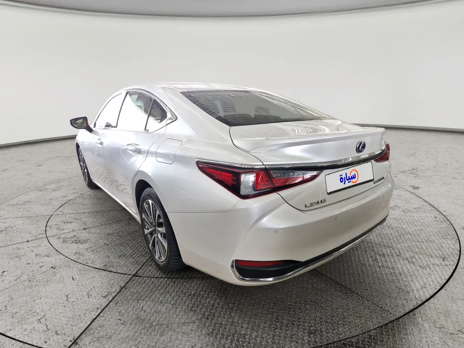 2022 Lexus ES 300 H 