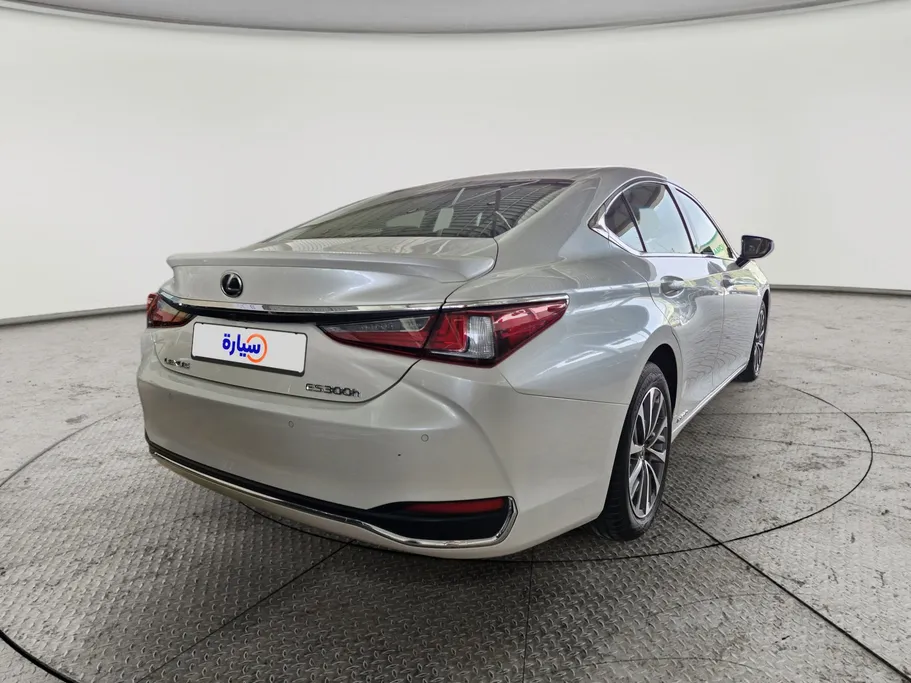 2022 Lexus ES 300 H 