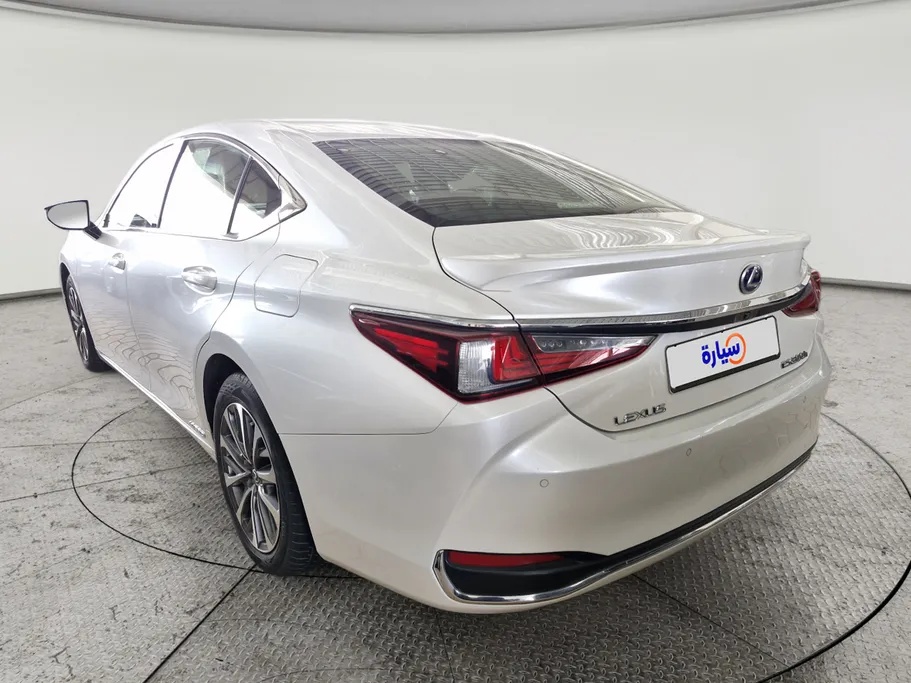 2022 Lexus ES 300 H 