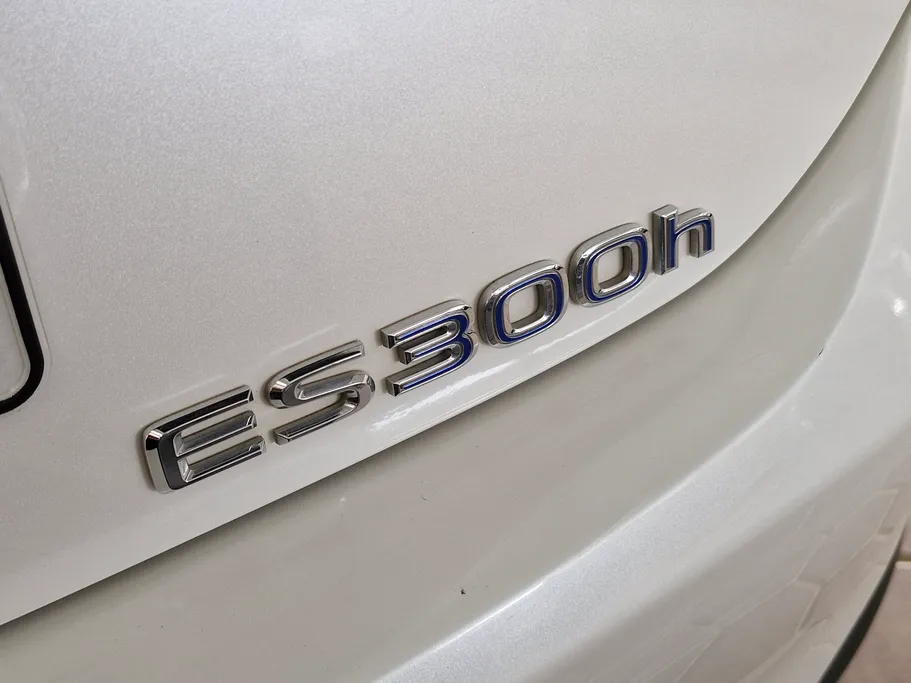 2022 Lexus ES 300 H 