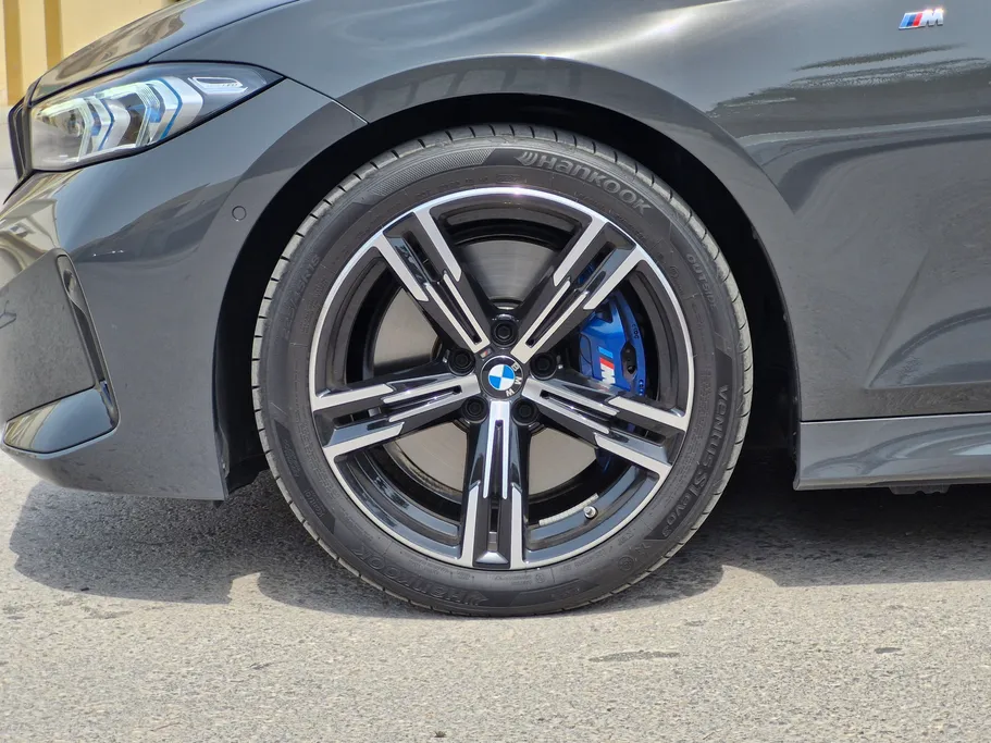 2025 BMW 3 Series 320i  