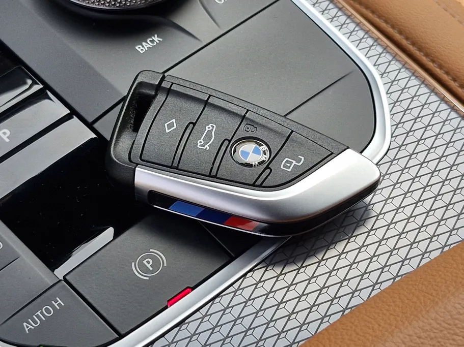2025 BMW 3 Series 320i  