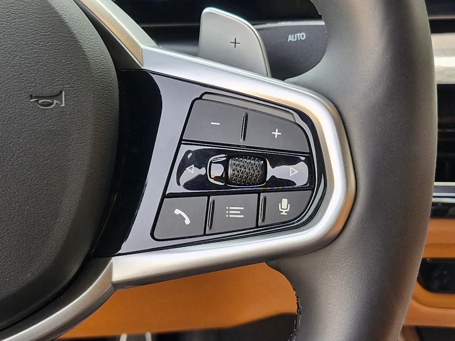 2025 BMW 3 Series 320i  