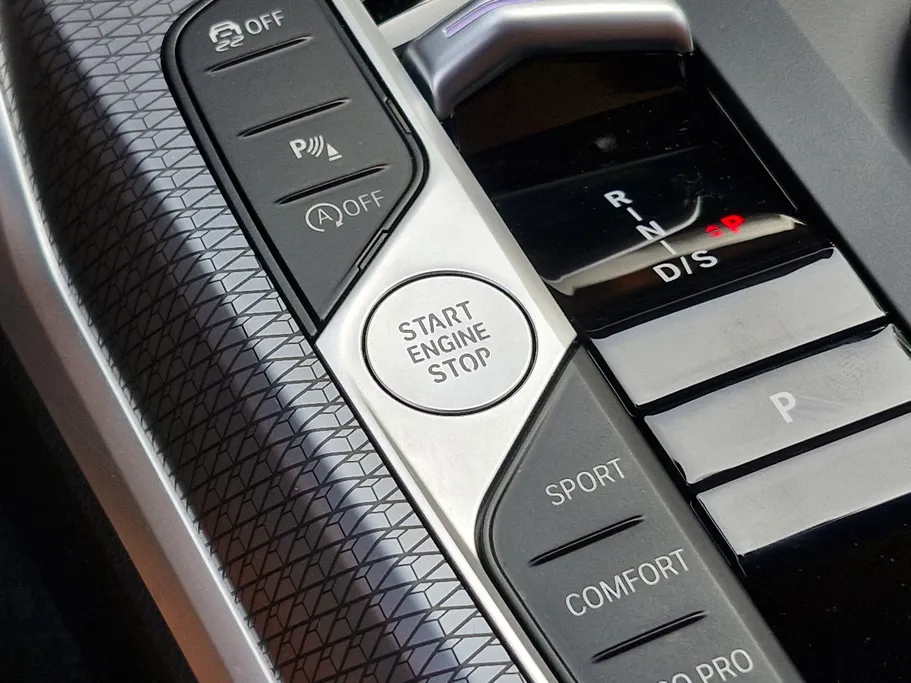 2025 BMW 3 Series 320i  