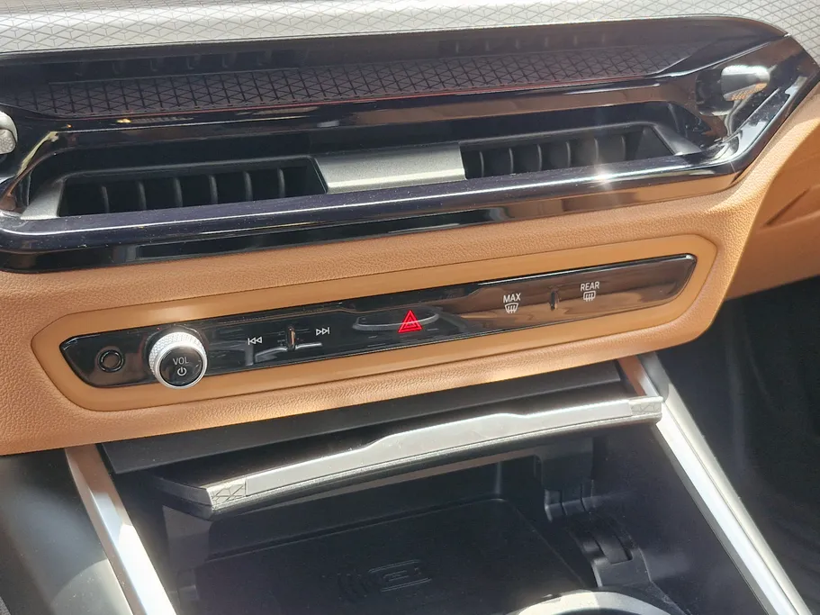 2025 BMW 3 Series 320i  