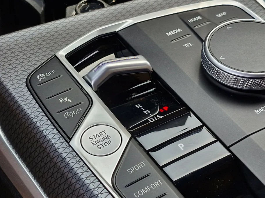 2025 BMW 3 Series 320i  