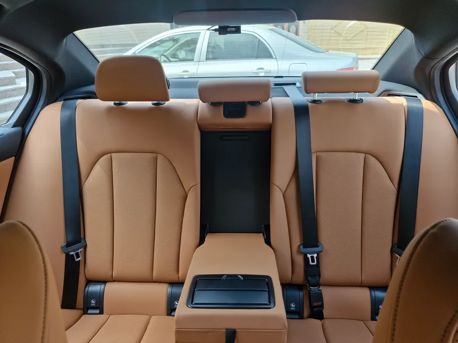 2025 BMW 3 Series 320i  