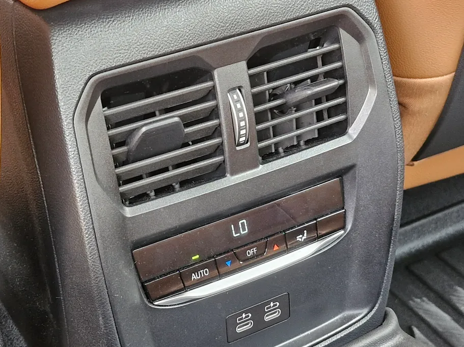 2025 BMW 3 Series 320i  