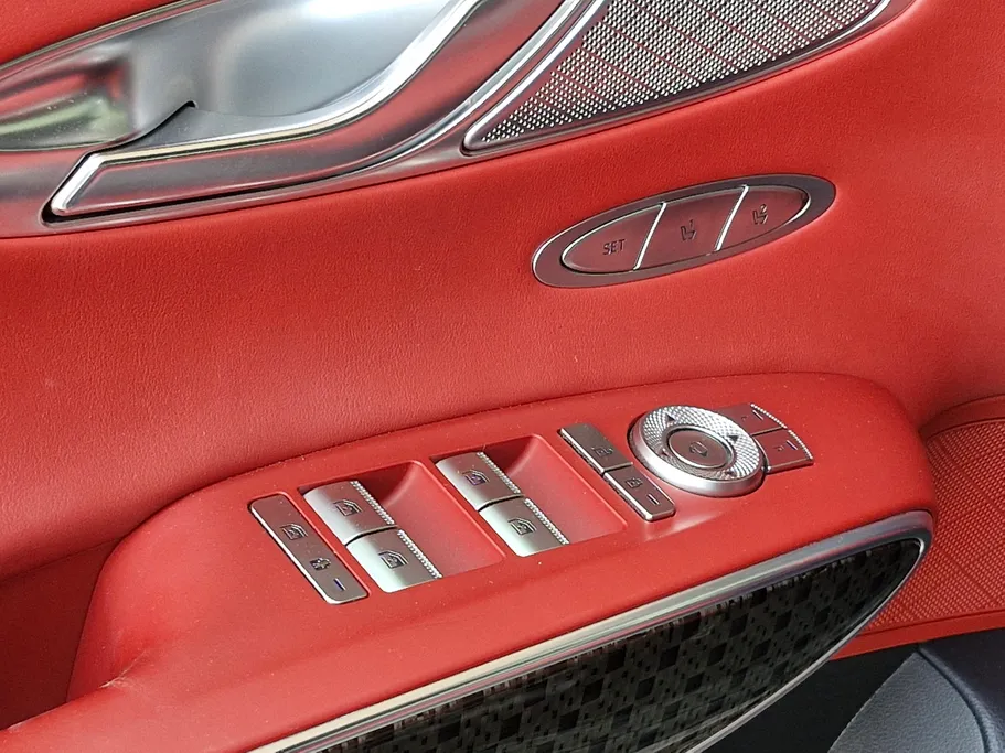 2023 Genesis GV70 Royal Sport 