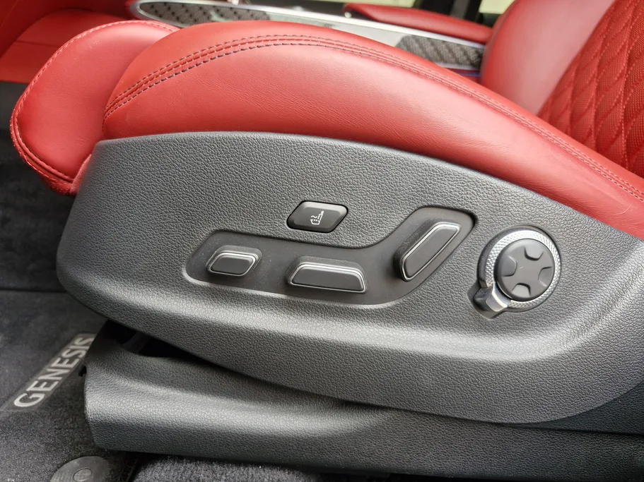 2023 Genesis GV70 Royal Sport 