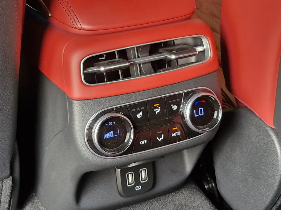 2023 Genesis GV70 Royal Sport 