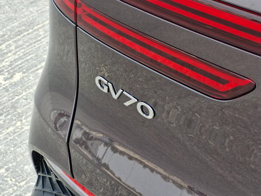 2023 Genesis GV70 Royal Sport 
