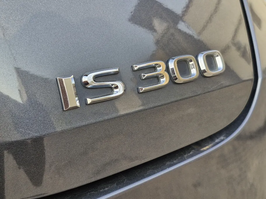 لكزس IS 300 2021 