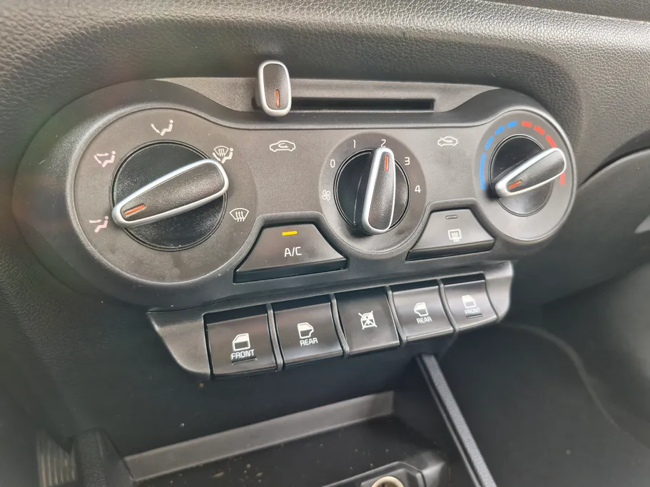 2022 Kia Pegas LX 