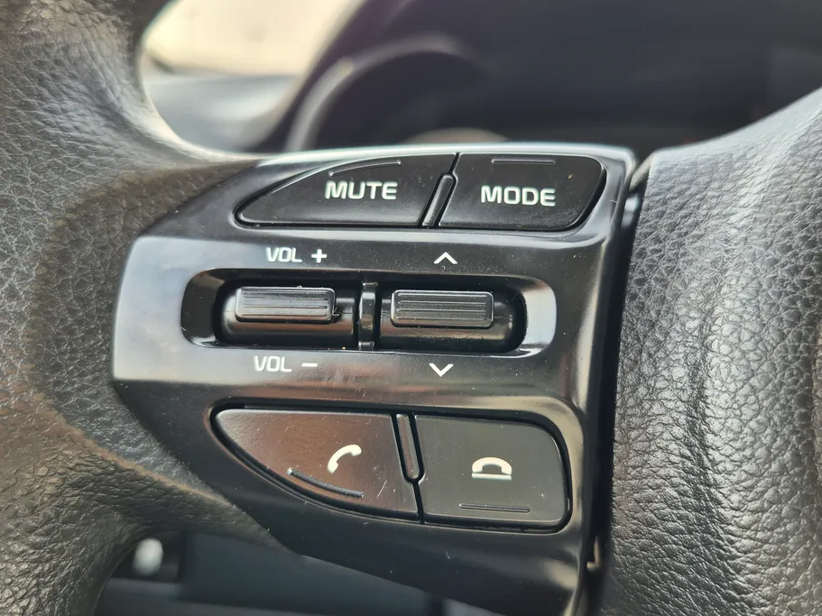 2022 Kia Pegas LX 