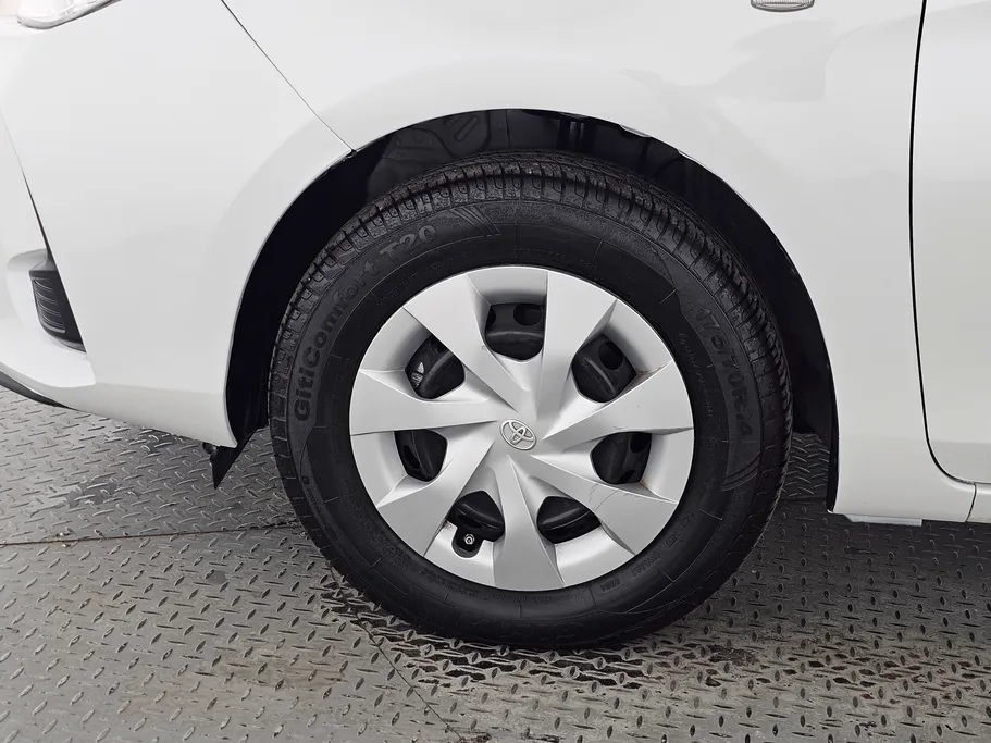 2022 Toyota Yaris  Y 