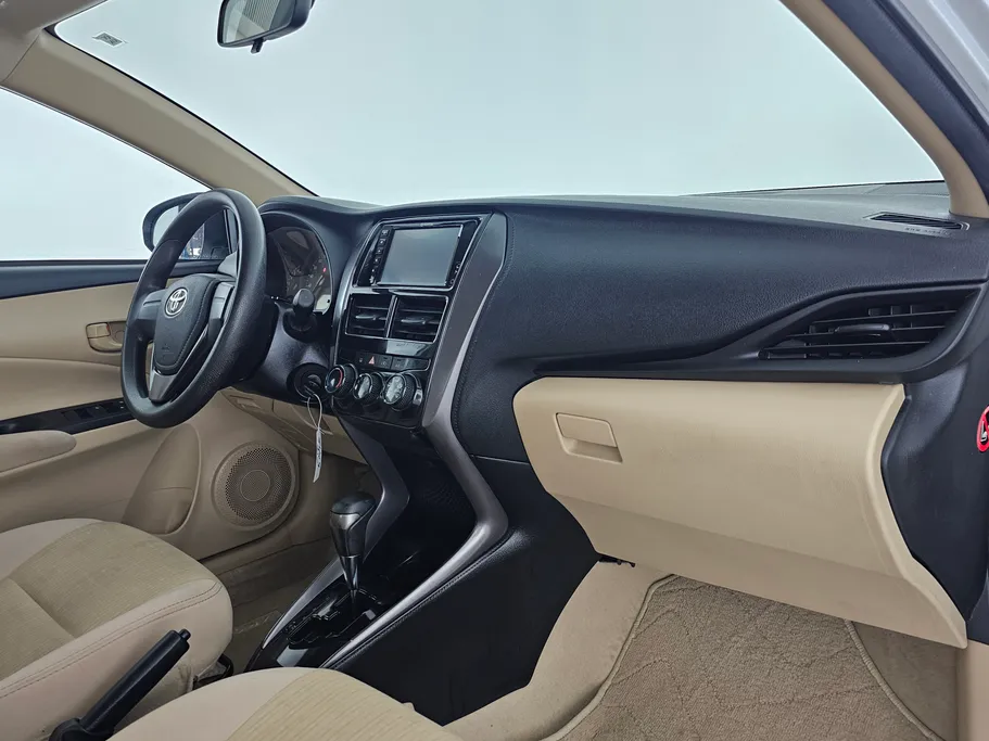 2022 Toyota Yaris  Y 