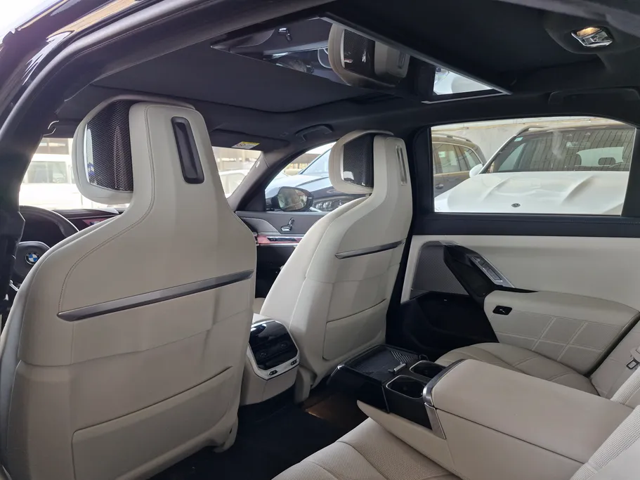2024 BMW 7 Series 735i 