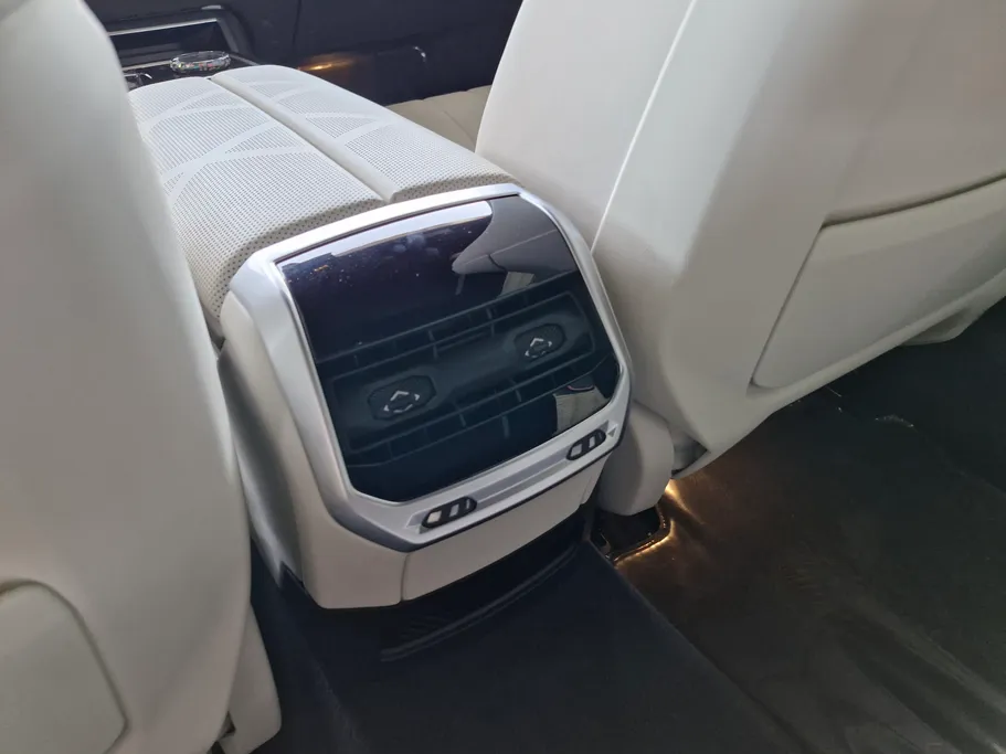 2024 BMW 7 Series 735i 