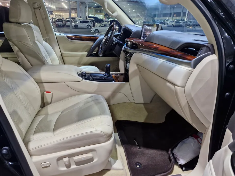 2020 Lexus LX 570 S 