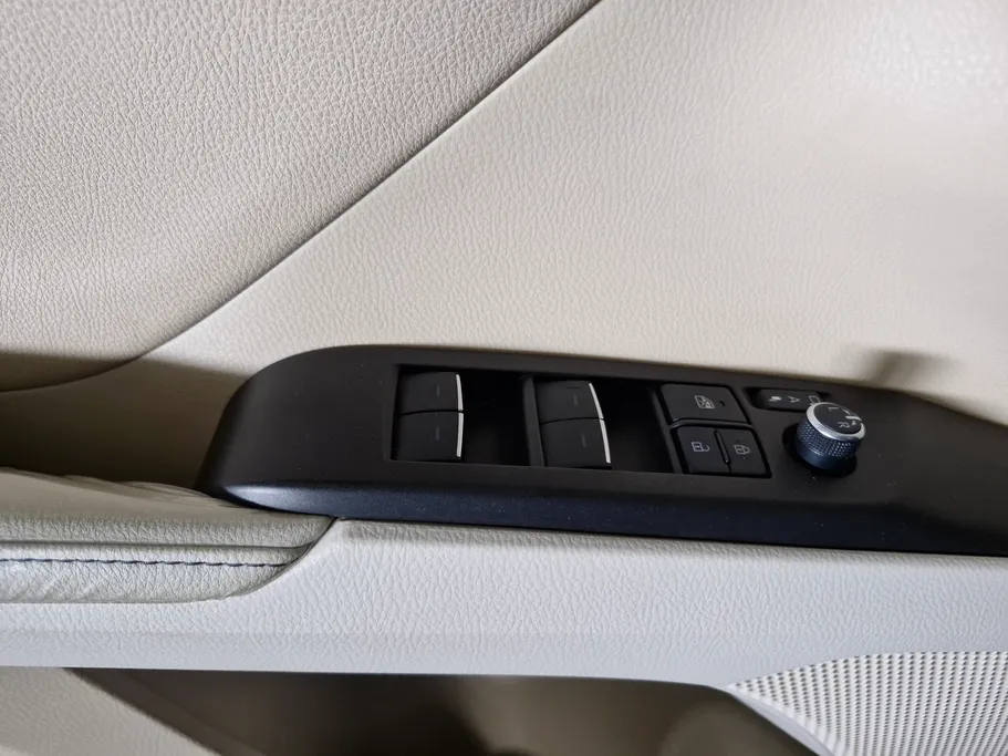 2023 Toyota Camry  GLEX 