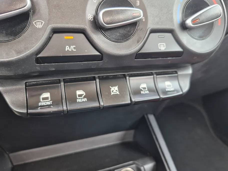 2023 Kia Pegas LX 