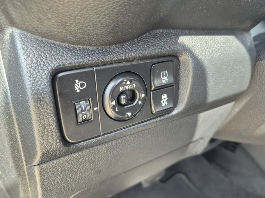 2023 Kia Pegas LX 