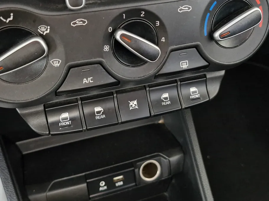 2022 Kia Pegas LX 